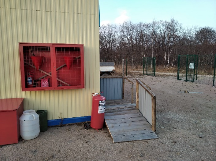 Пандус в здание аэровокзала Пандус в здание аэровокзала